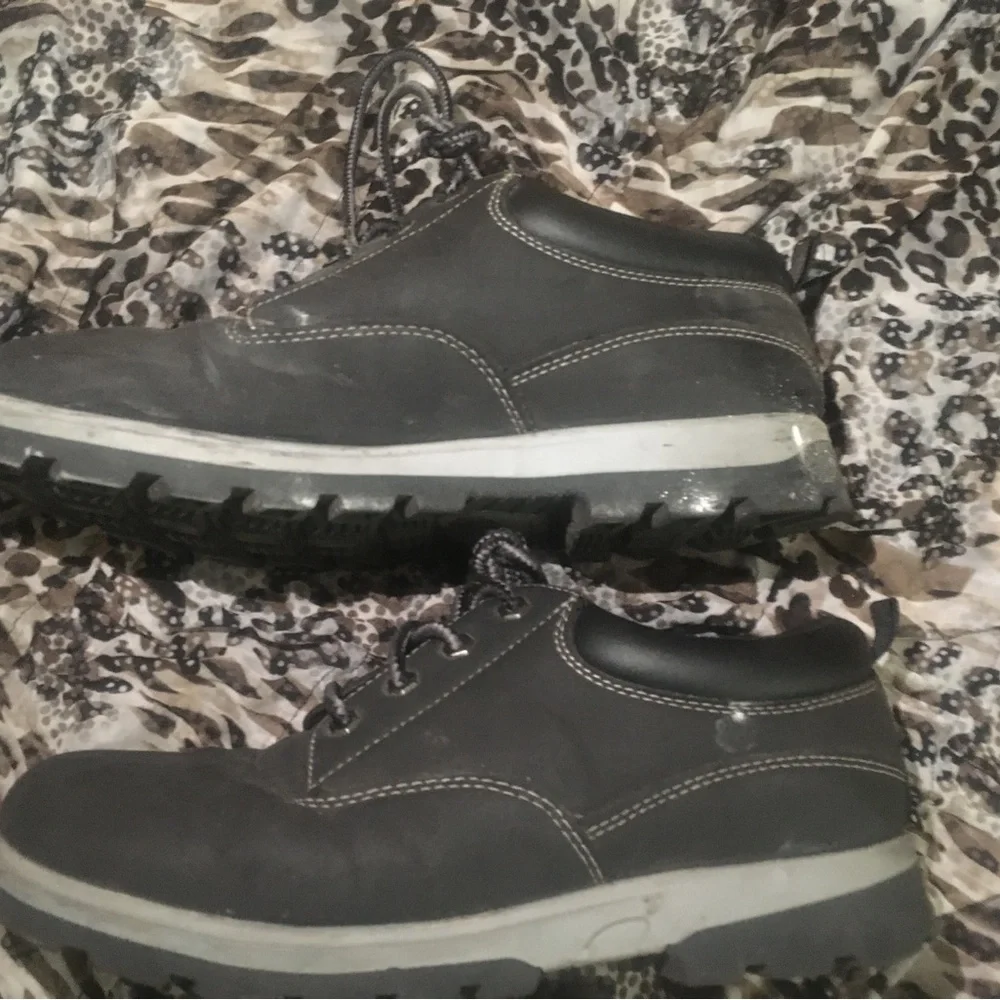 Classic Men's Lace-Up Work Shoes in Black